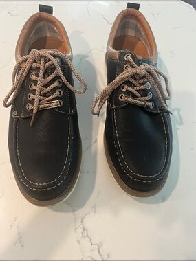 Classic Black Boat Shoes with Tan Accents — Lace-Up Comfort